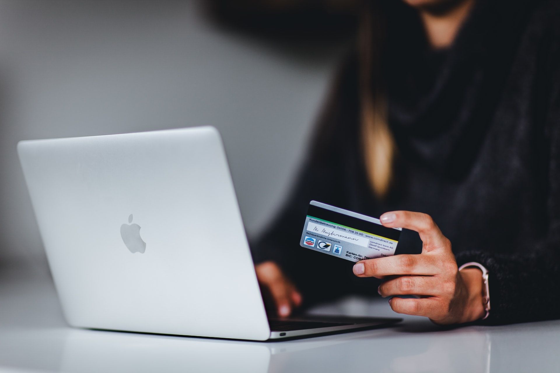 Nigerian Authorities Arrest 29 People Connected to Online Fraud